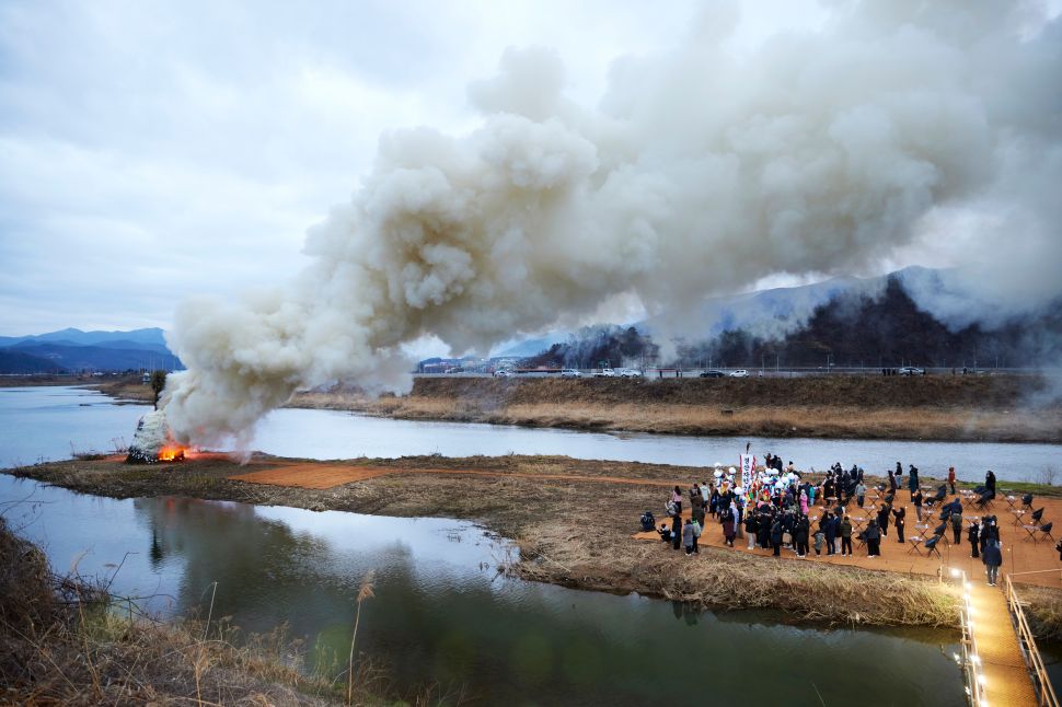 Image of a fire in the countryside.